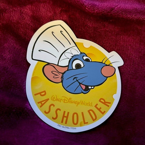 WDW ANNUAL PASSHOLDER MAGNET - Picture 1 of 2